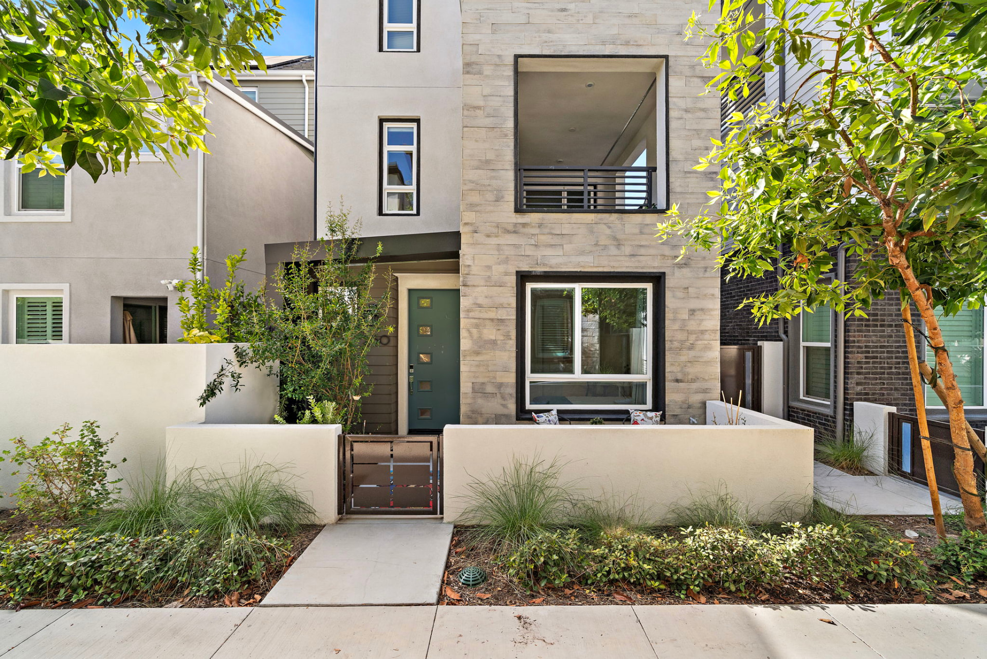 Exterior of 230 Abacus in Solis Park, Irvine