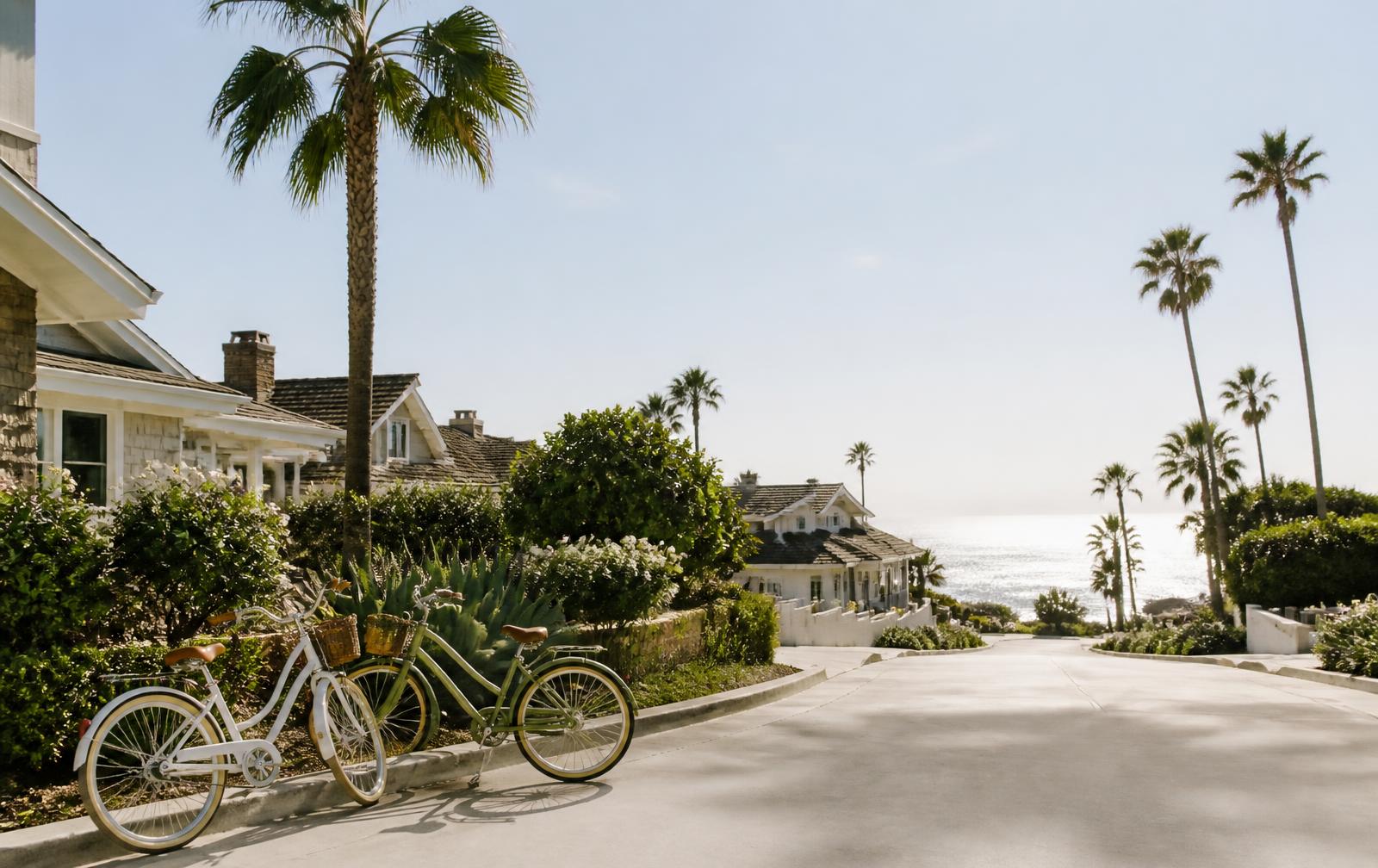 Coastal Orange County residential street with beach cruisers, palm trees and ocean view